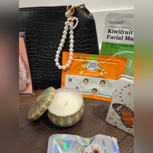 Skincare Set with Black Cosmetic Bag - Picture 3 of 15